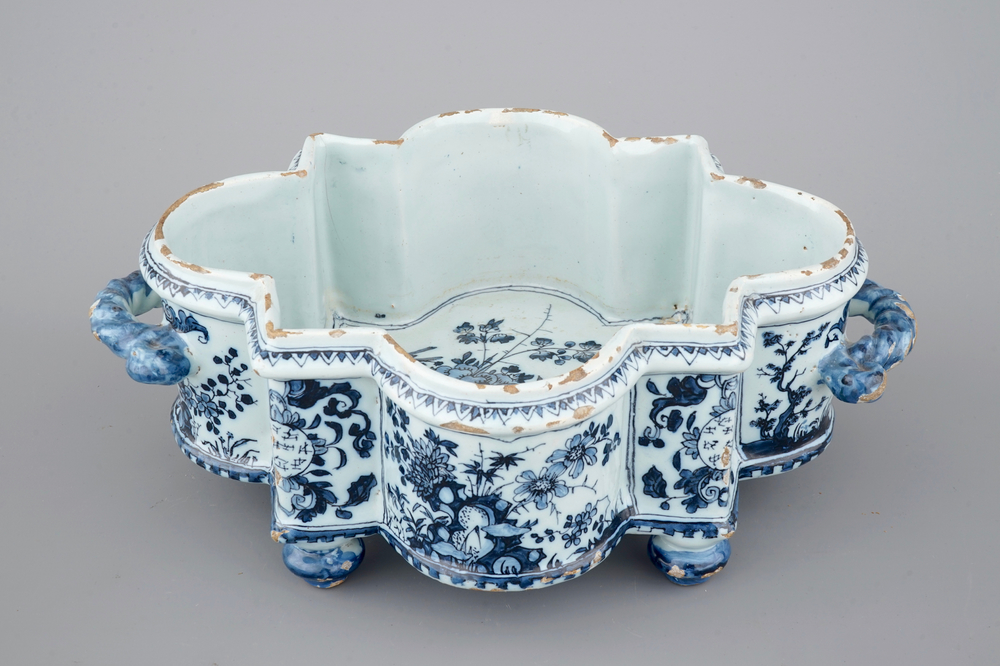 A Dutch Delft blue and white spice box, Samuel van Eenhoorn, De Grieksche A, 1674-1685